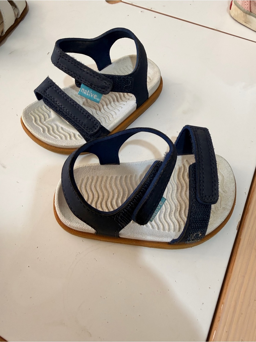 Native Kids Navy and White Hook-and-Loop Sandals